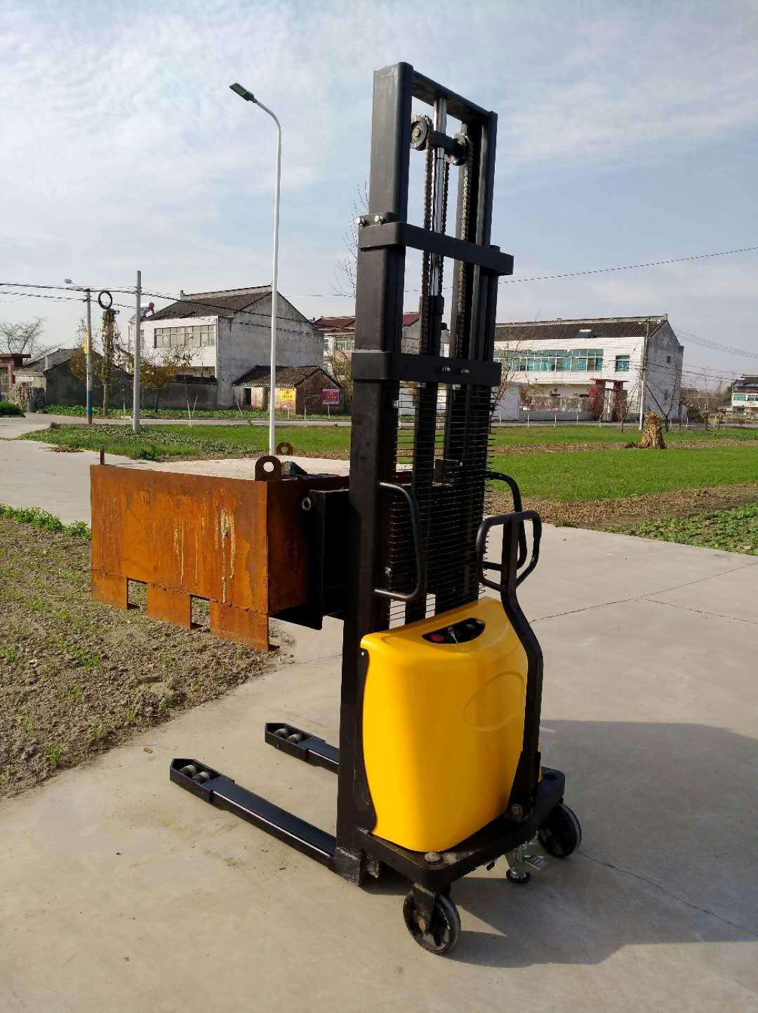 Wózki widłowe hydrauliczne i e – Hydraulic Car Lift recenzja i cena