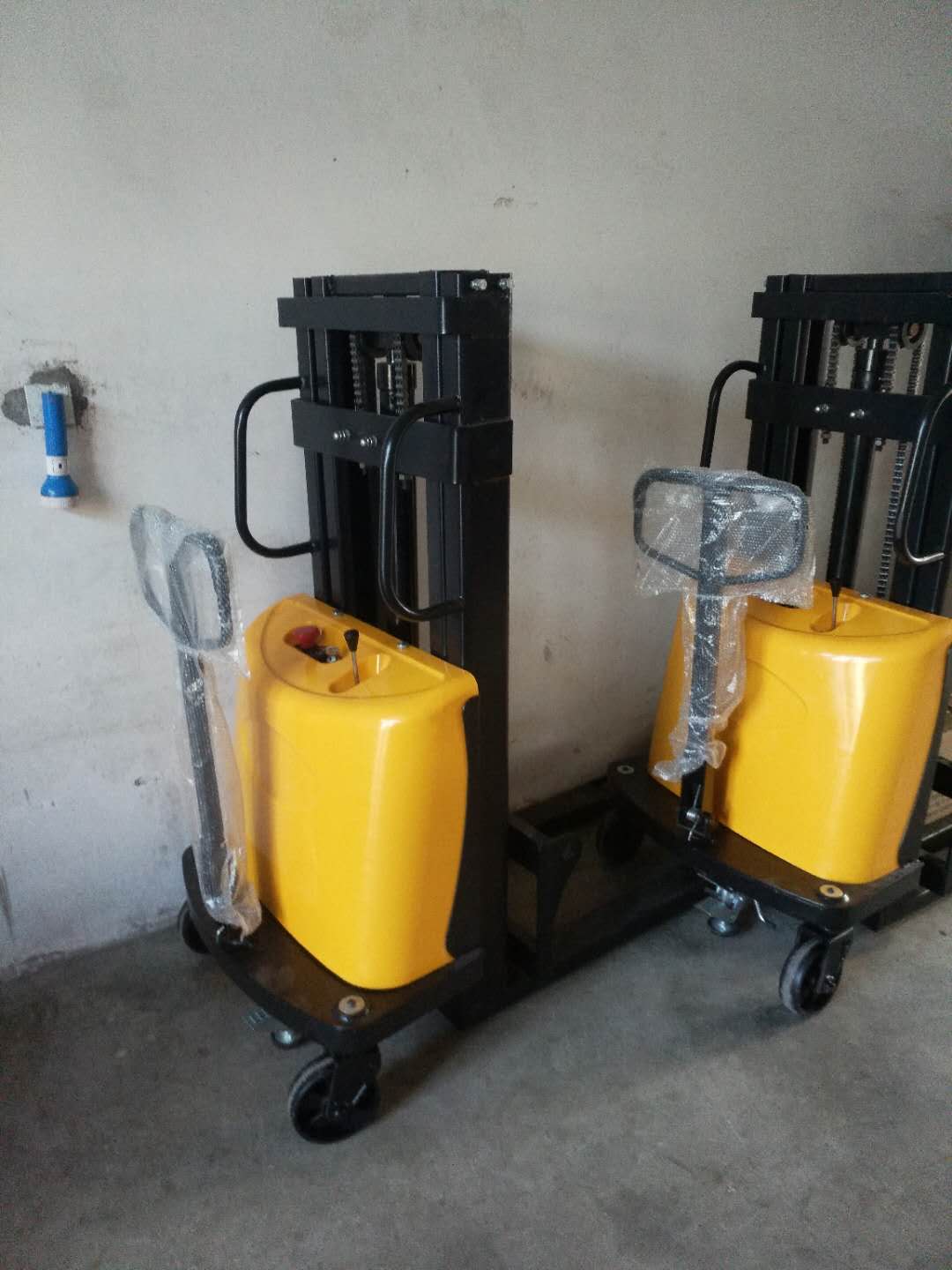 Wózki widłowe hydrauliczne i e – Hydraulic Car Lift recenzja i cena